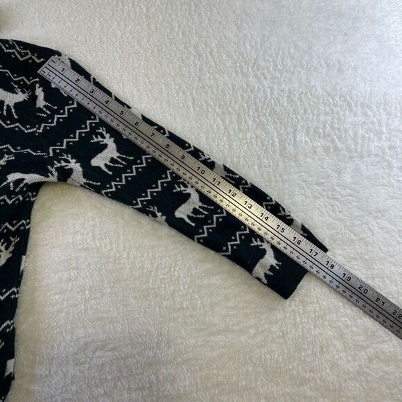 Forever 21 Medium Holiday Cardigan Green Reindeer Print Button Sweater - Picture 9 of 13